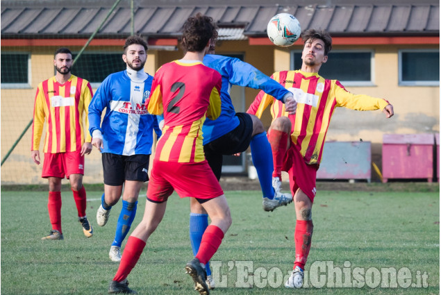 Calcio Promozione: Cavour supera di misura il Revello in un combattuto derby.  