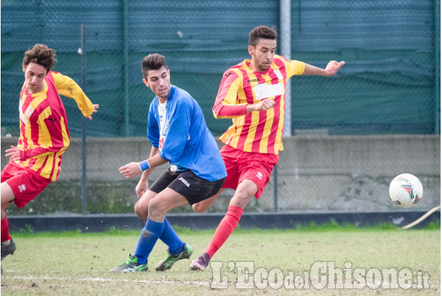 Calcio Promozione: Cavour supera di misura il Revello in un combattuto derby.  