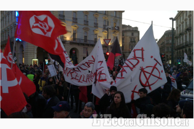 Manifestazione No Tav a Torino: piazza Castello gremita