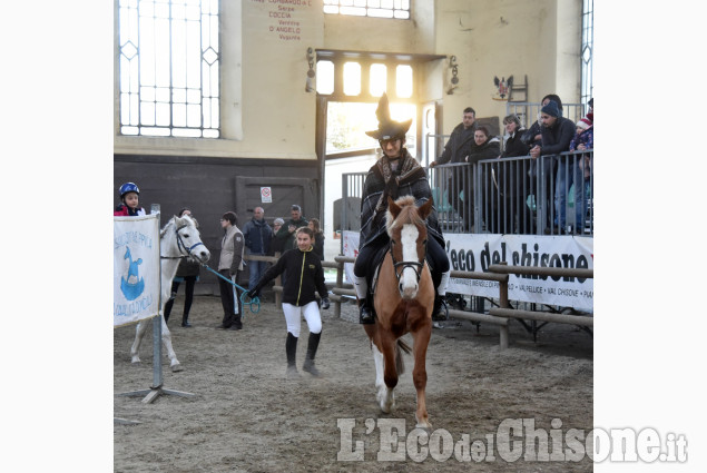 Pinerolo, battesimo della sella alla Caprilli 