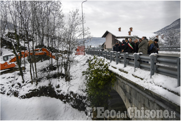 Chiamparino sui luoghi dell&#039;alluvione, incontro con i parenti di Sergio Biamino