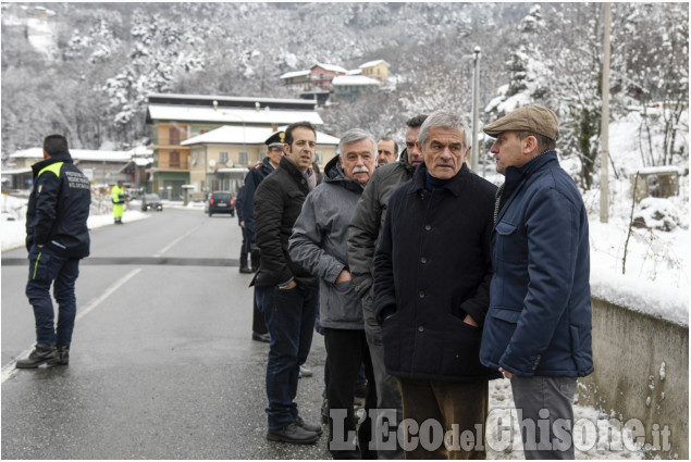 Chiamparino sui luoghi dell&#039;alluvione, incontro con i parenti di Sergio Biamino