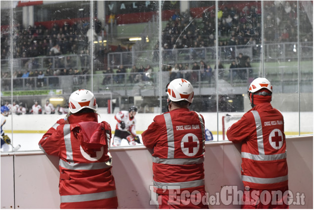 Playoff: esordio col botto dentro e fuori la patinoire