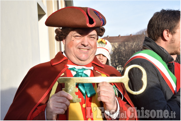 Pinerolo consegna delle chiavi della città a Gianduja