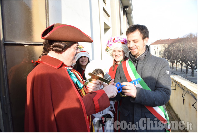 Pinerolo consegna delle chiavi della città a Gianduja