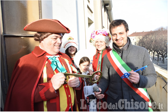 Pinerolo consegna delle chiavi della città a Gianduja