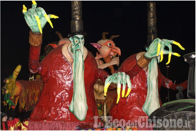 Villafranca: Carnevale in notturna
