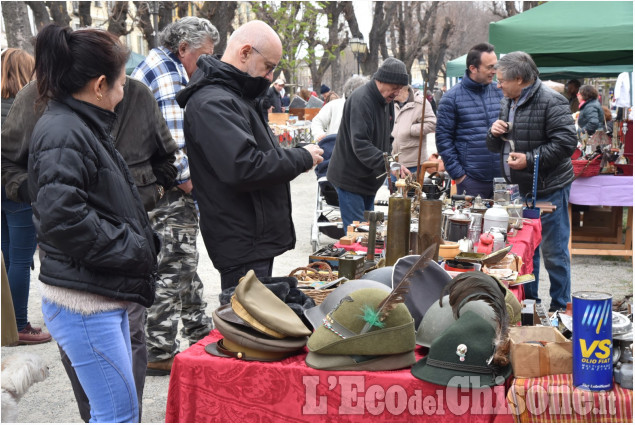 Pinerolo, il mercatino delle robe vecchie