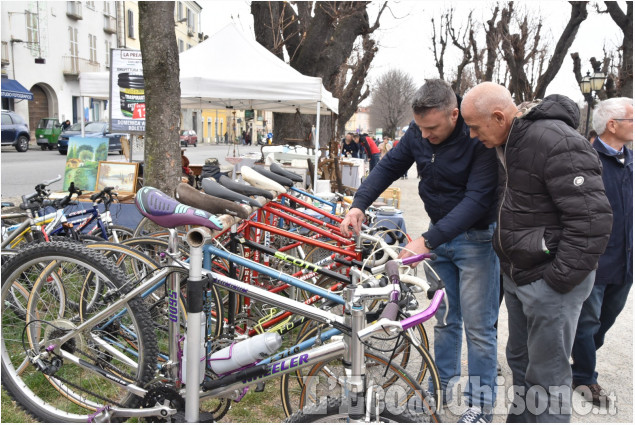 Pinerolo, il mercatino delle robe vecchie