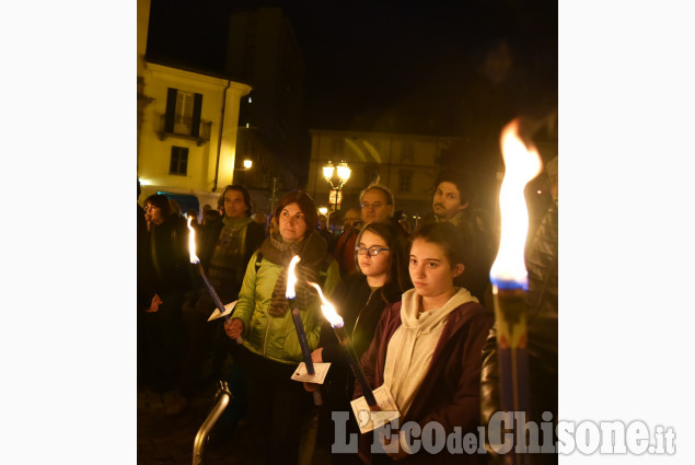 Pinerolo, fiaccolata Anpi in centro