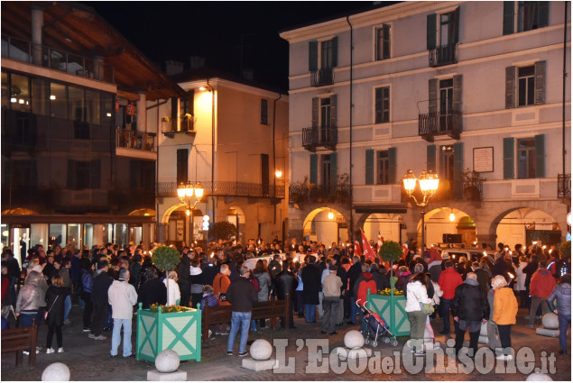 Pinerolo, fiaccolata Anpi in centro