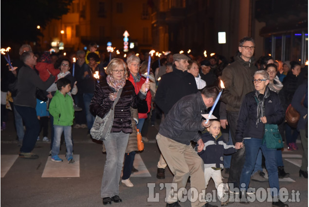 Pinerolo, fiaccolata Anpi in centro