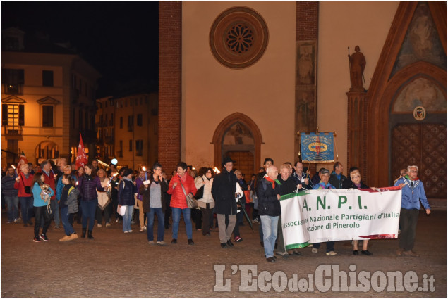 Pinerolo, fiaccolata Anpi in centro