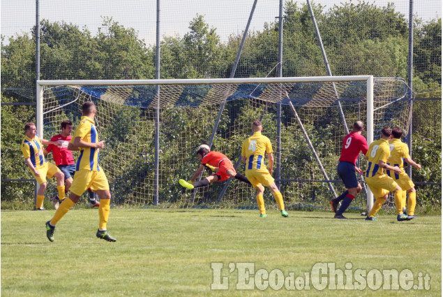 Calcio Seconda categoria: S. Pietro sbanca Cumiana e vola in Prima 