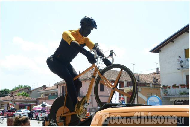 Giro d&#039;Italia a Revello: il passaggio dei corridori