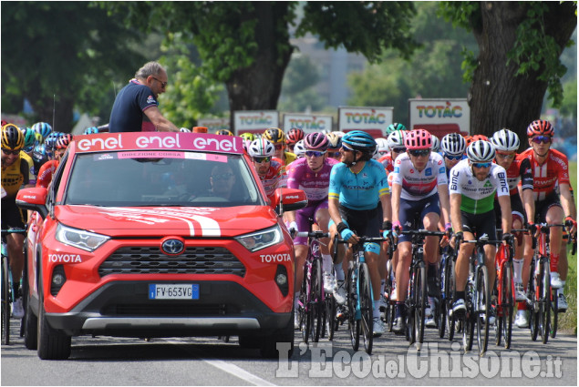 Giro d&#039;Italia 2019: la partenza della tappa Pinerolo-Ceresole Reale