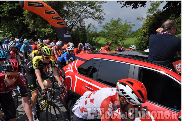 Giro d&#039;Italia 2019: la partenza della tappa Pinerolo-Ceresole Reale