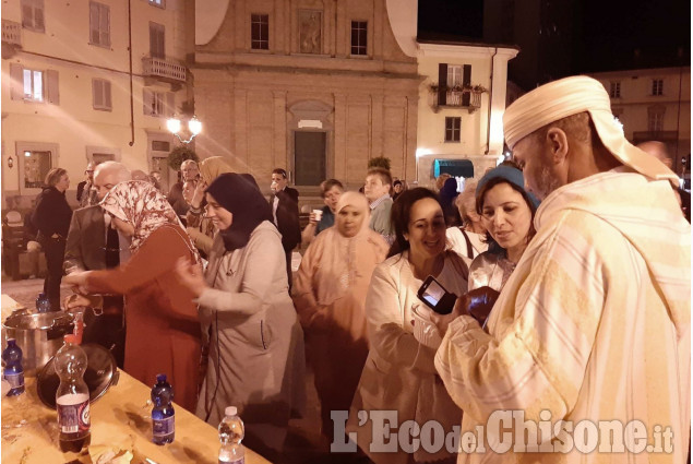 Pinerolo, Iftar in piazza: la comunità islamica si apre alla città