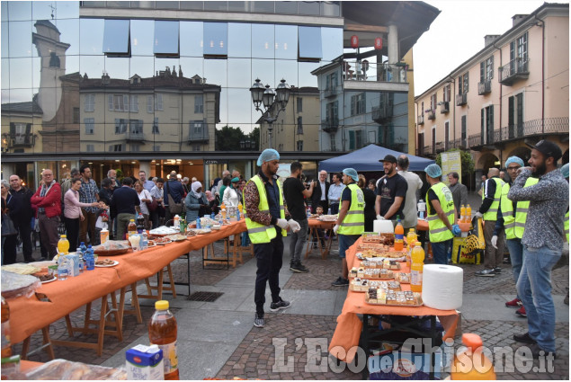 Pinerolo, Iftar in piazza: la comunità islamica si apre alla città