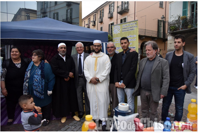 Pinerolo, Iftar in piazza: la comunità islamica si apre alla città