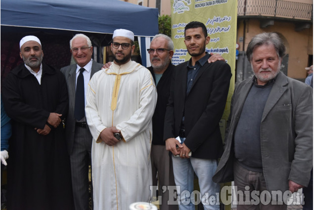 Pinerolo, Iftar in piazza: la comunità islamica si apre alla città