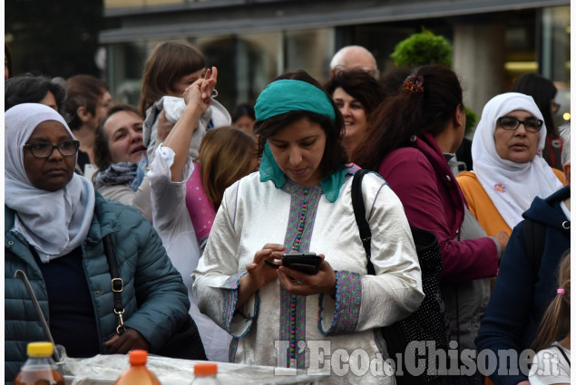 Pinerolo, Iftar in piazza: la comunità islamica si apre alla città