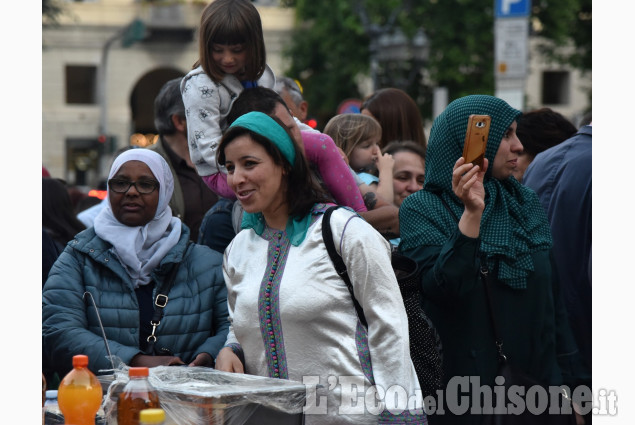 Pinerolo, Iftar in piazza: la comunità islamica si apre alla città