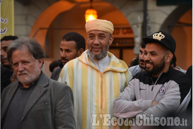 Pinerolo, Iftar in piazza: la comunità islamica si apre alla città