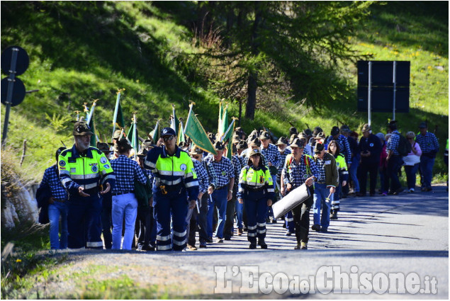 Alpini in marcia da Pragelato a Sestriere