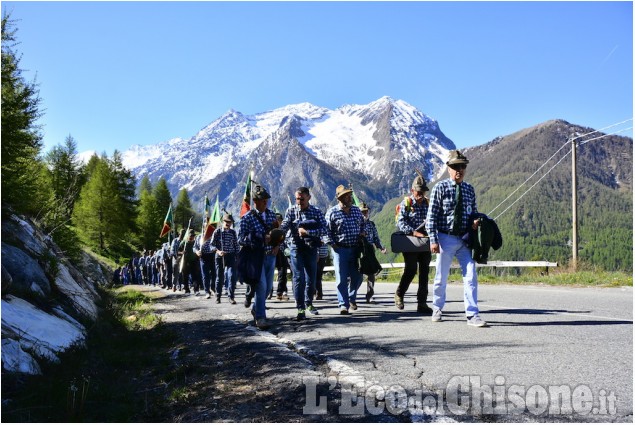 Alpini in marcia da Pragelato a Sestriere