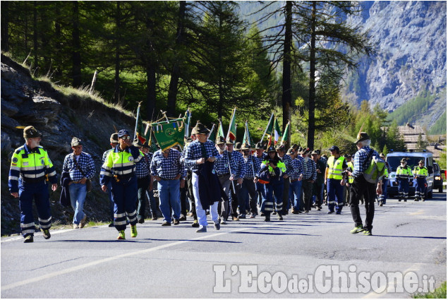 Alpini in marcia da Pragelato a Sestriere