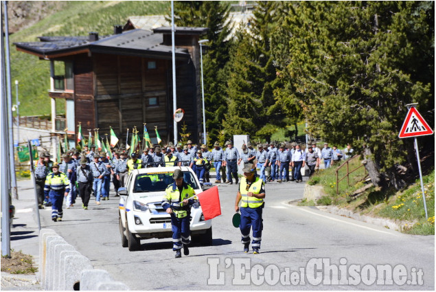 Alpini in marcia da Pragelato a Sestriere