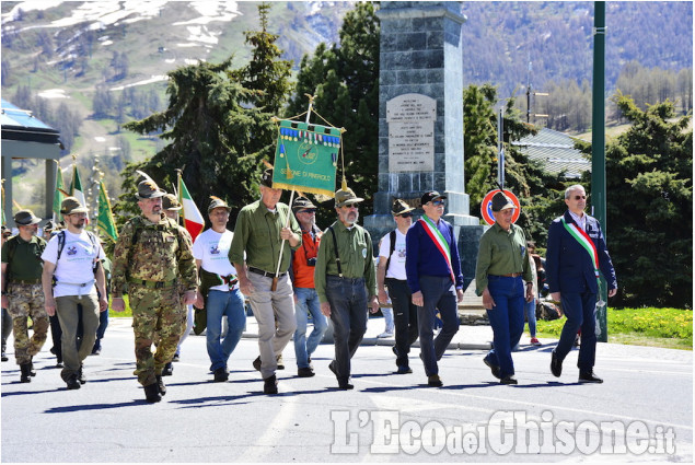 Alpini in marcia da Pragelato a Sestriere Alpini in marcia da Pragelato a Sestriere