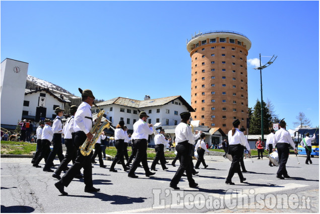 Alpini in marcia da Pragelato a Sestriere