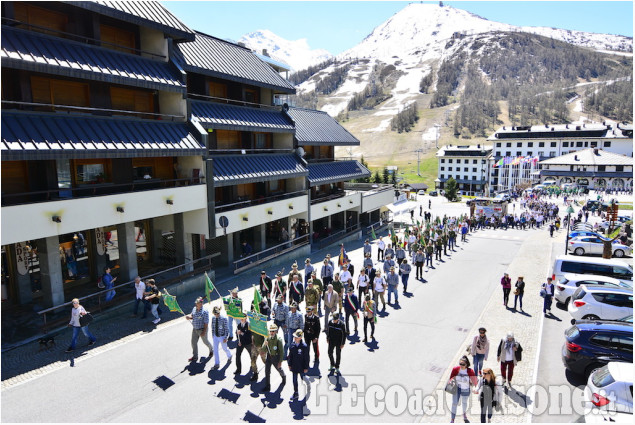 Alpini in marcia da Pragelato a Sestriere