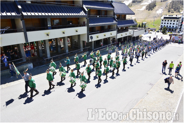 Alpini in marcia da Pragelato a Sestriere Alpini in marcia da Pragelato a Sestriere