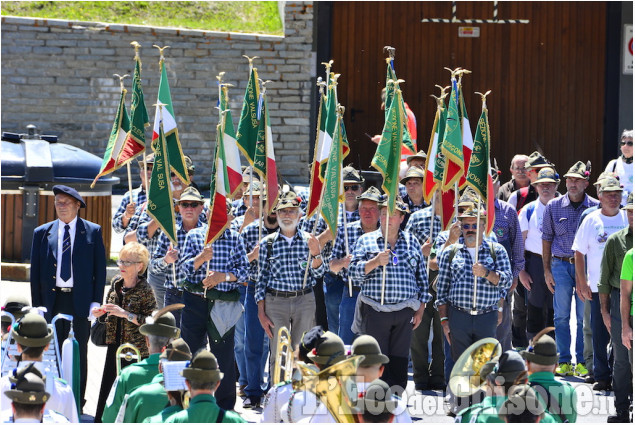 Alpini in marcia da Pragelato a Sestriere Alpini in marcia da Pragelato a Sestriere