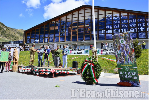 Alpini in marcia da Pragelato a Sestriere Alpini in marcia da Pragelato a Sestriere