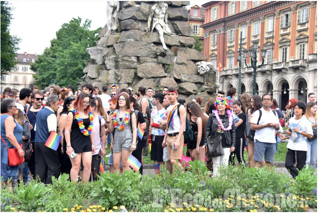 Torino: Decine di migliaia al Pride per i diritti