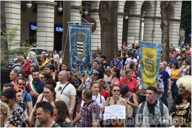 Torino: Decine di migliaia al Pride per i diritti
