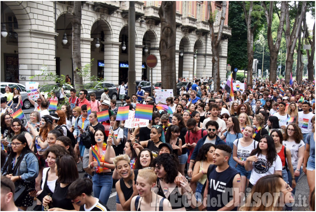 Torino: Decine di migliaia al Pride per i diritti