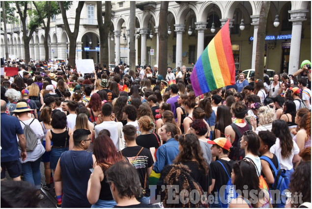 Torino: Decine di migliaia al Pride per i diritti