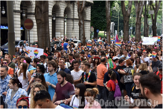 Torino: Decine di migliaia al Pride per i diritti