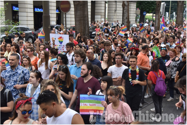 Torino: Decine di migliaia al Pride per i diritti