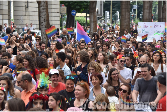 Torino: Decine di migliaia al Pride per i diritti