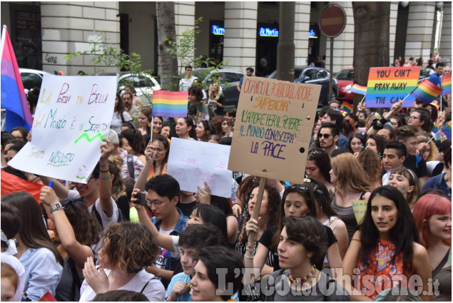 Torino: Decine di migliaia al Pride per i diritti