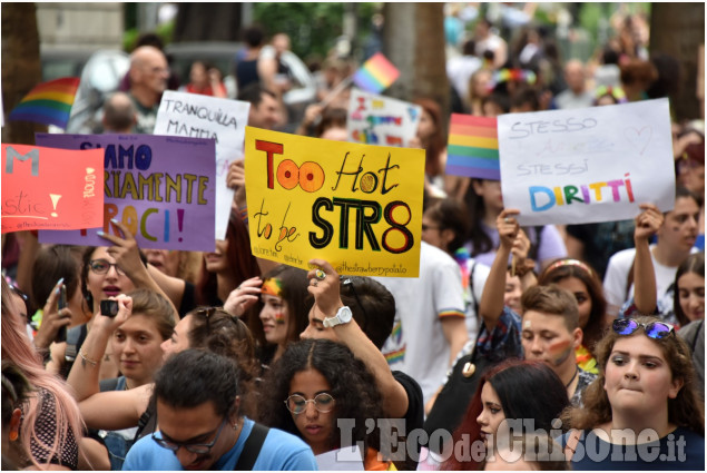 Torino: Decine di migliaia al Pride per i diritti