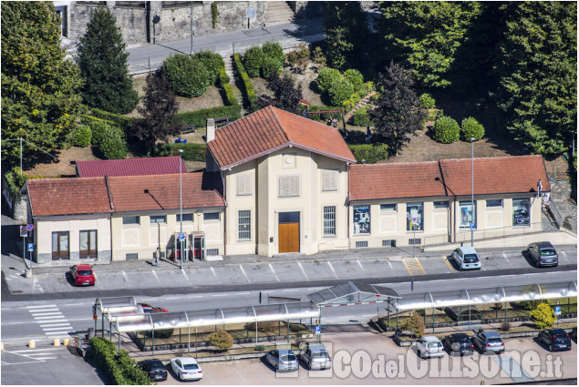 &quot;Il paese inventato&quot;. Dietro le quinte della tavola rotonda di L&#039;EM al Museo del Cuscinetto di Villar Perosa