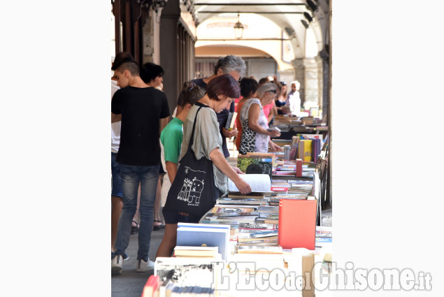 Pinerolo, Carta e vinile al mercatino