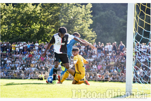 Calcio la Juventus a Villar Perosa